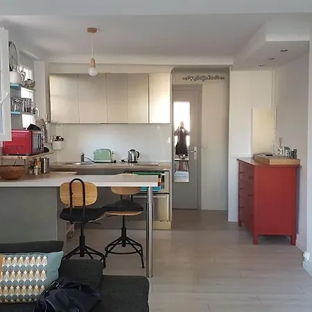 Bright And Warm Beachfront Apartment *